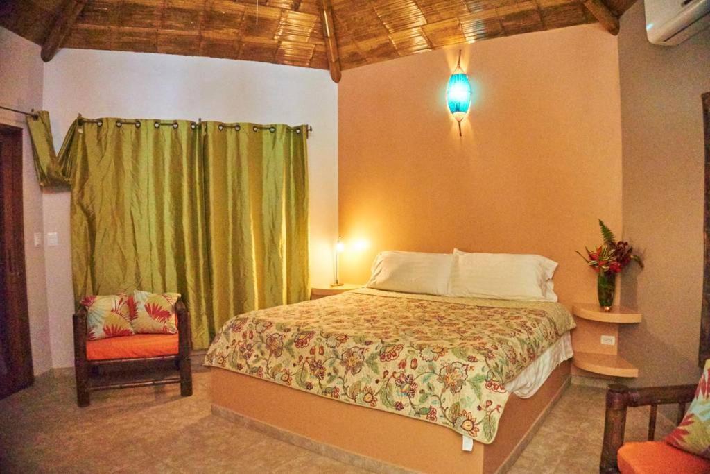 Manoas Bed & Breakfast Uvita Exterior foto